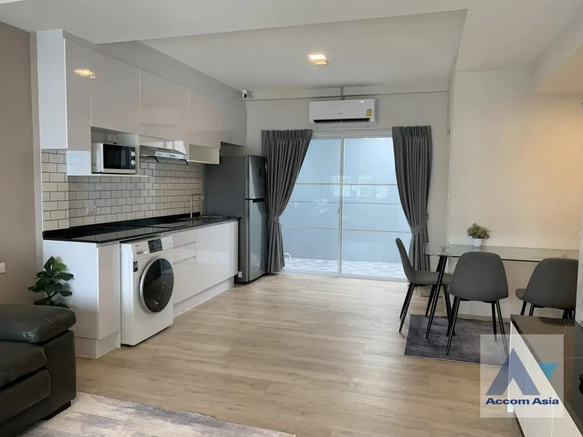 unit 2 Bedrooms  Townhouse For Rent in Pattanakarn, Bangkok  near BTS Udomsuk (AA36571)
