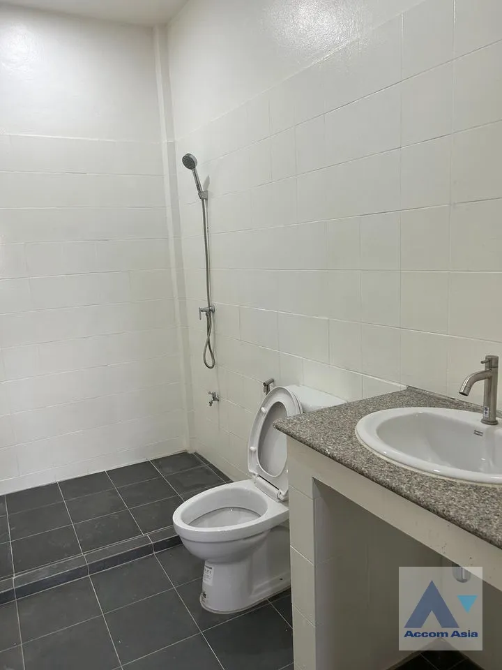 11  4 br Townhouse for rent and sale in Sukhumvit ,Bangkok BTS On Nut AA36575