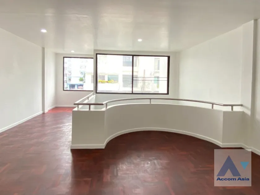  1  4 br Townhouse for rent and sale in Sukhumvit ,Bangkok BTS On Nut AA36575