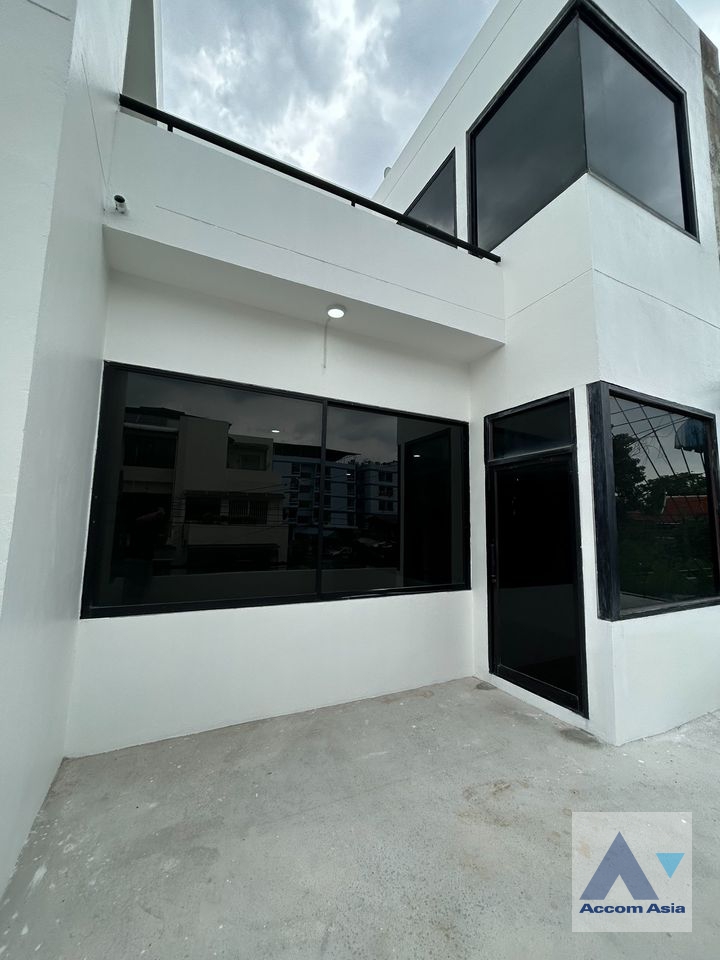 12  4 br Townhouse for rent and sale in Sukhumvit ,Bangkok BTS On Nut AA36575