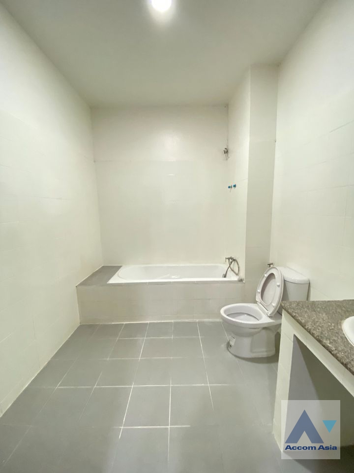 7  4 br Townhouse for rent and sale in Sukhumvit ,Bangkok BTS On Nut AA36575