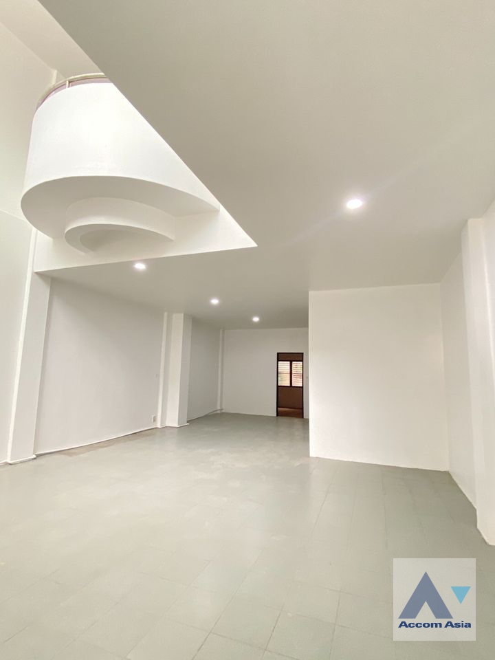  2  4 br Townhouse for rent and sale in Sukhumvit ,Bangkok BTS On Nut AA36575