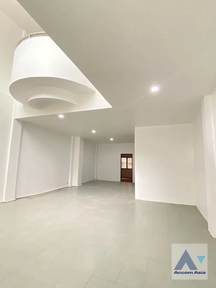 unitHome Office |  4 Bedrooms  Townhouse For Rent & Sale in Sukhumvit, Bangkok  near BTS On Nut (AA36575)