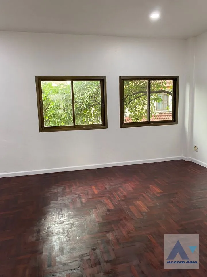 8  4 br Townhouse for rent and sale in Sukhumvit ,Bangkok BTS On Nut AA36575