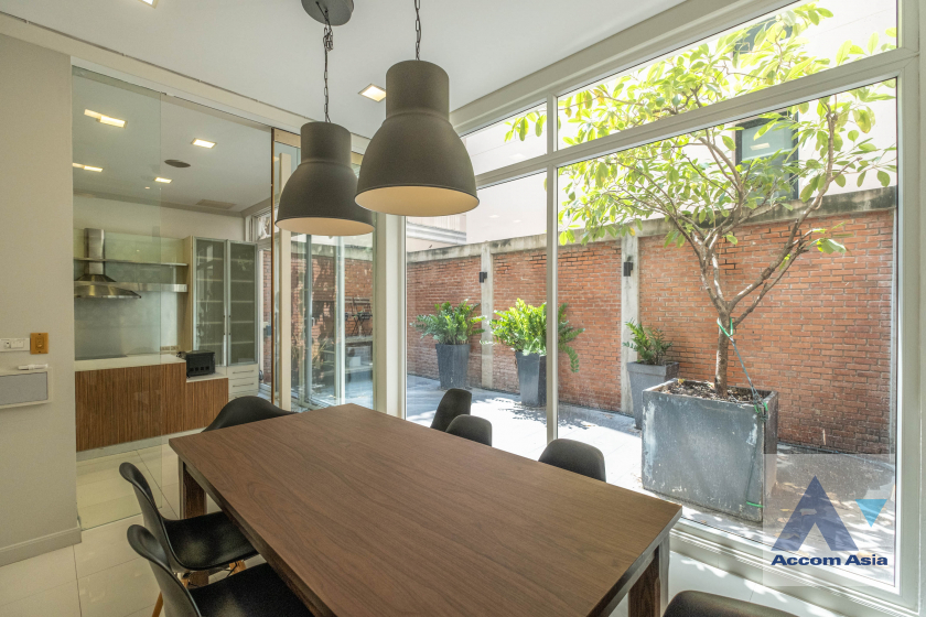 House For Rent & Sale in Ploenchit, Bangkok Code AA36589