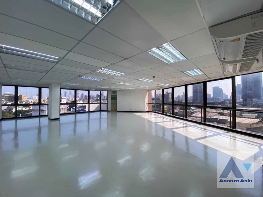  2  Office Space For Rent in Silom ,Bangkok BTS Chong Nonsi at Tang Hua Pug Building AA36593