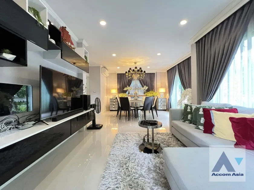 unit 4 Bedrooms  House For Rent & Sale in Phaholyothin, Bangkok  (AA36610)