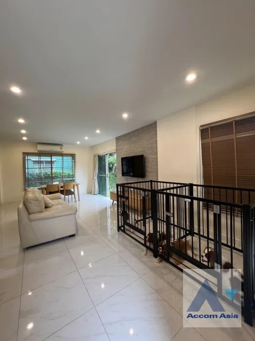 unit 3 Bedrooms  House For Sale in Dusit, Bangkok  (AA36611)