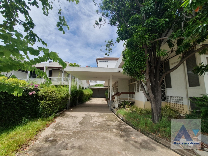  2  2 br House for rent and sale in Pattanakarn ,Bangkok ARL Ramkhamhaeng AA36622