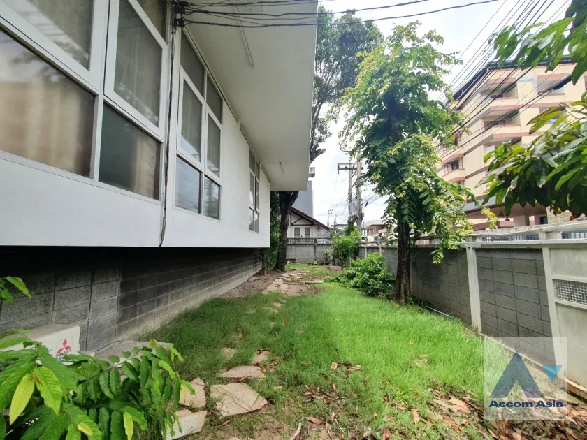 unit 2 Bedrooms  House For Rent & Sale in Pattanakarn, Bangkok  near ARL Ramkhamhaeng (AA36622)