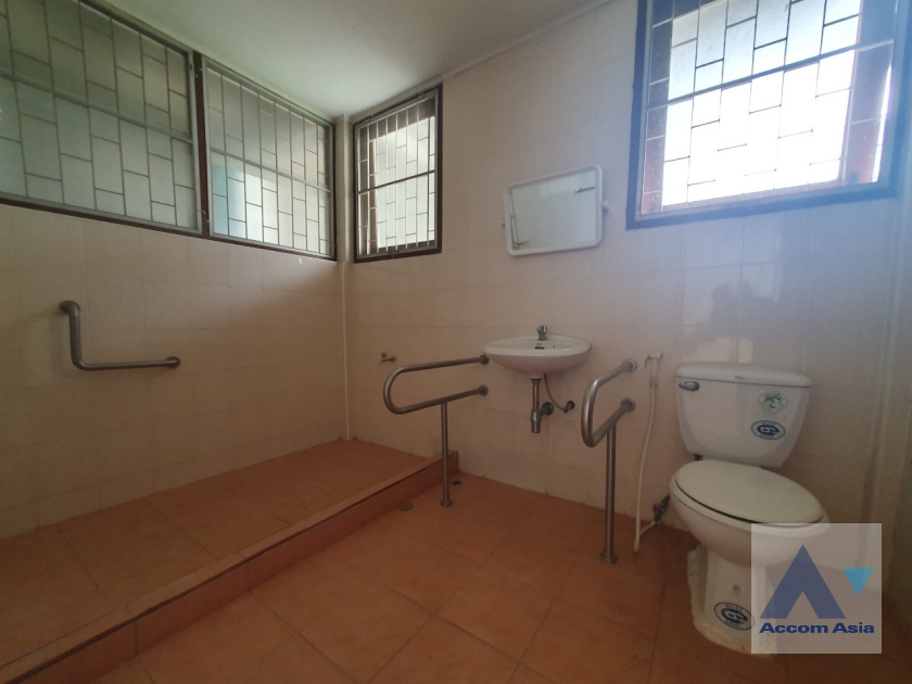 42  2 br House for rent and sale in Pattanakarn ,Bangkok ARL Ramkhamhaeng AA36622