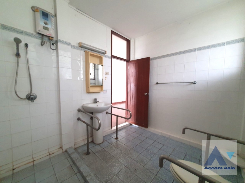 44  2 br House for rent and sale in Pattanakarn ,Bangkok ARL Ramkhamhaeng AA36622