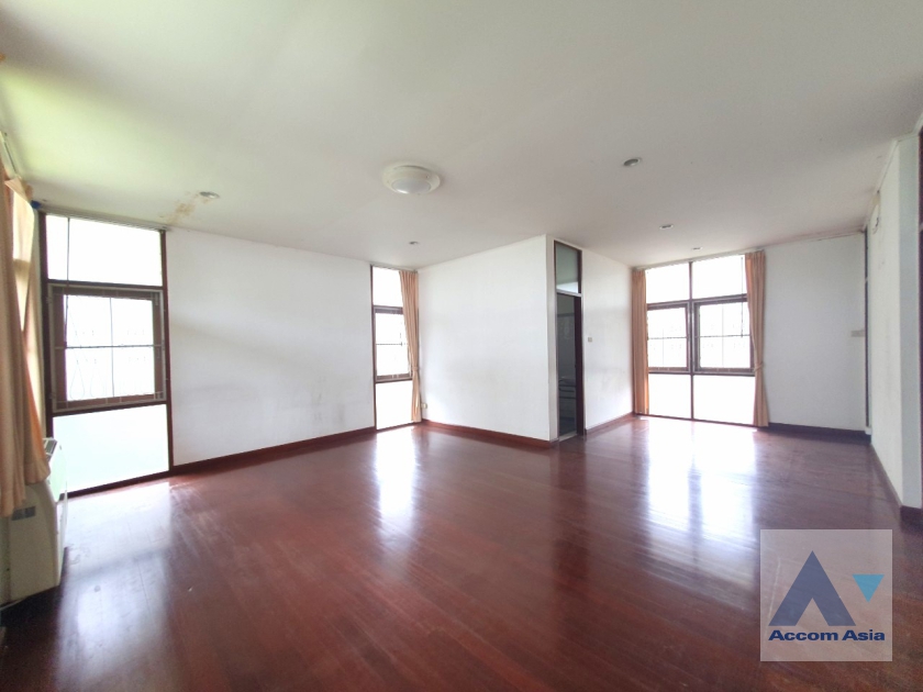 27  2 br House for rent and sale in Pattanakarn ,Bangkok ARL Ramkhamhaeng AA36622