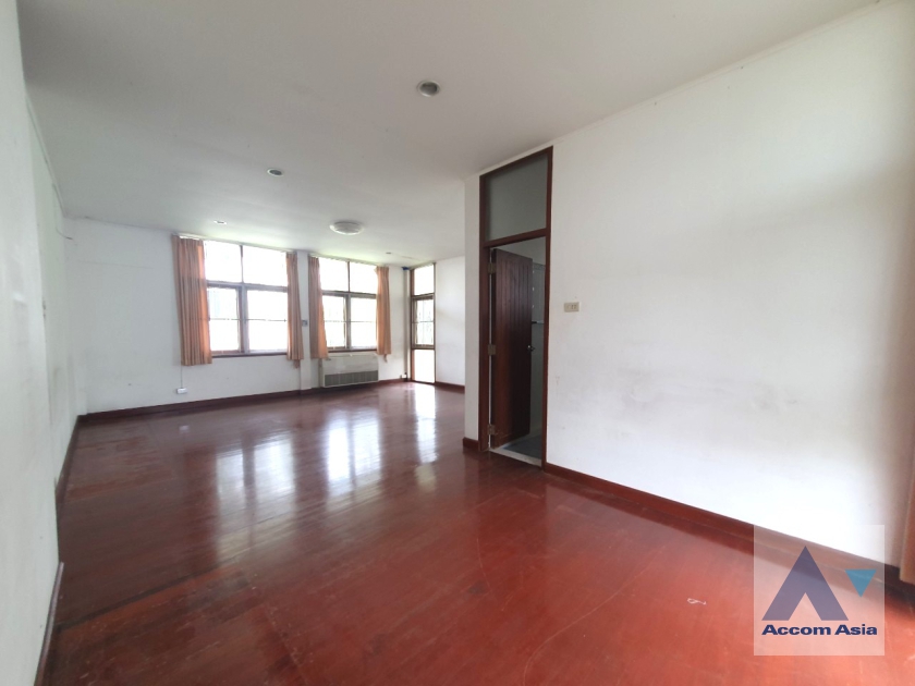 26  2 br House for rent and sale in Pattanakarn ,Bangkok ARL Ramkhamhaeng AA36622