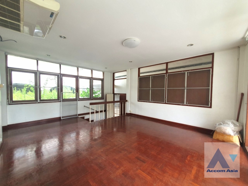 28  2 br House for rent and sale in Pattanakarn ,Bangkok ARL Ramkhamhaeng AA36622