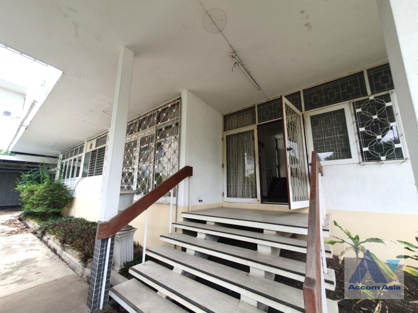 6  2 br House for rent and sale in Pattanakarn ,Bangkok ARL Ramkhamhaeng AA36622