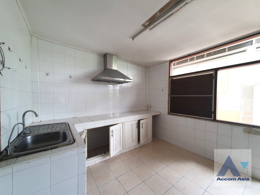 40  2 br House for rent and sale in Pattanakarn ,Bangkok ARL Ramkhamhaeng AA36622