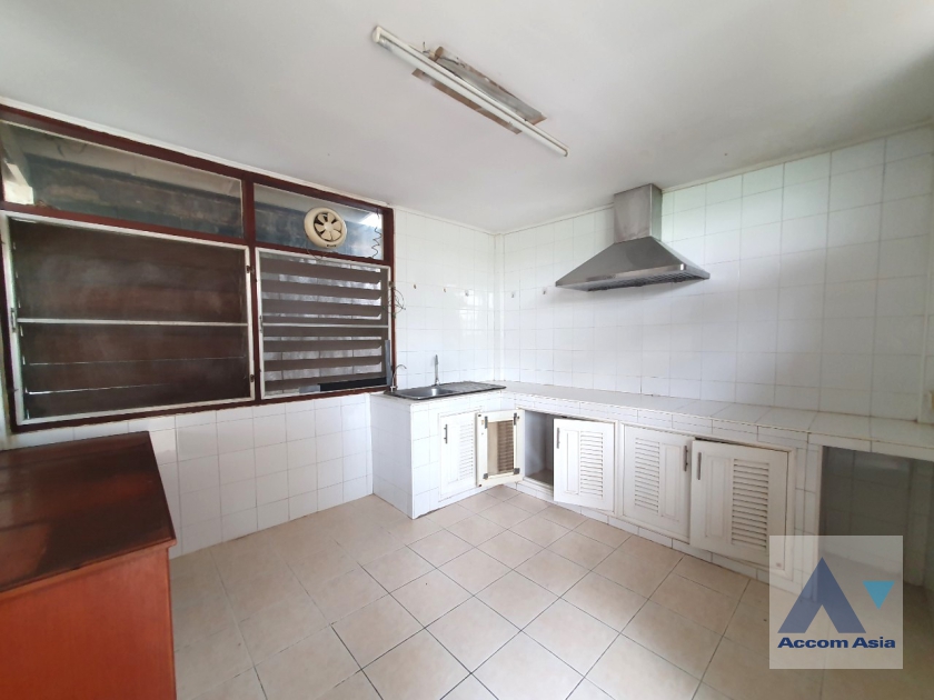 39  2 br House for rent and sale in Pattanakarn ,Bangkok ARL Ramkhamhaeng AA36622