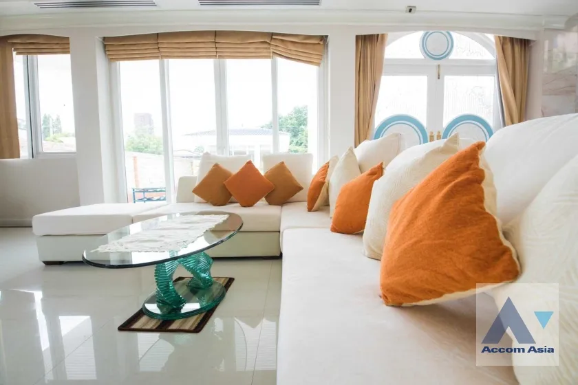 unit 5 Bedrooms  House For Sale in Lat Phrao, Bangkok  near BTS Asok (AA36694)