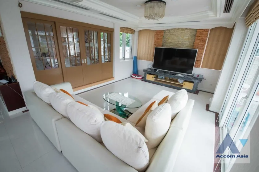 unit 5 Bedrooms  House For Sale in Lat Phrao, Bangkok  near BTS Asok (AA36694)