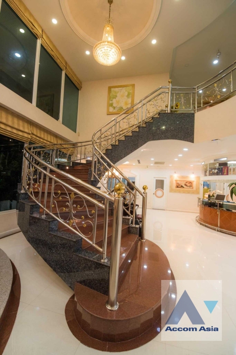 6  5 br House For Sale in Lat Phrao ,Bangkok BTS Asok AA36694