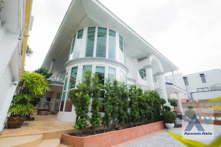 unit 5 Bedrooms  House For Sale in Lat Phrao, Bangkok  near BTS Asok (AA36694)