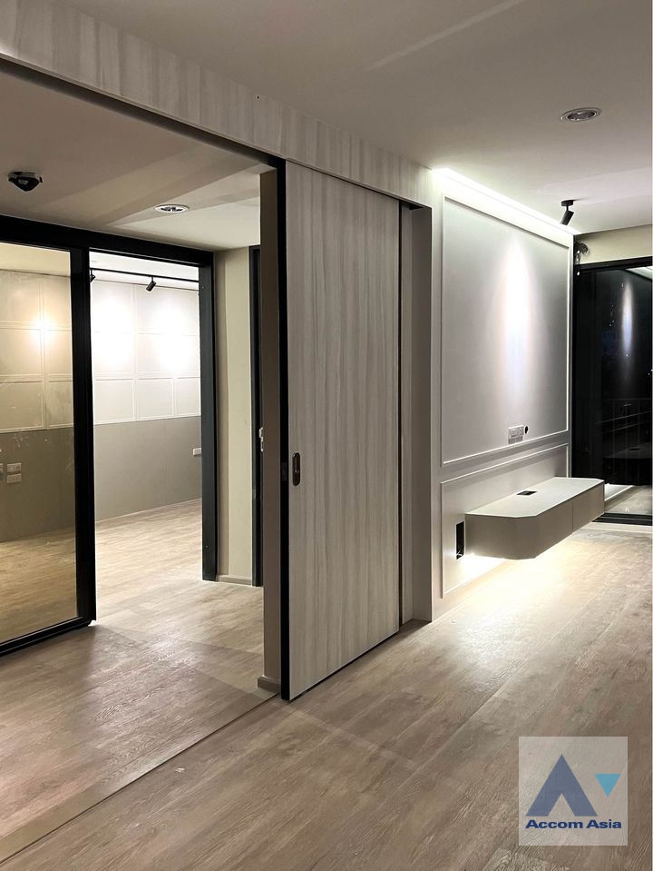 9  1 br Condominium For Sale in Ploenchit ,Bangkok BTS Ploenchit at Noble Above Wireless Ruamrudee AA36724