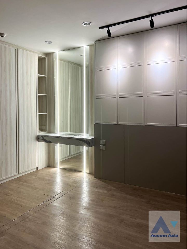 10  1 br Condominium For Sale in Ploenchit ,Bangkok BTS Ploenchit at Noble Above Wireless Ruamrudee AA36724