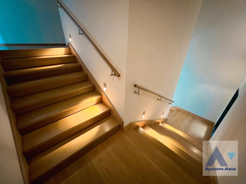 4  5 br House For Sale in Ratchadaphisek ,Bangkok MRT Phetchaburi at House AA36726