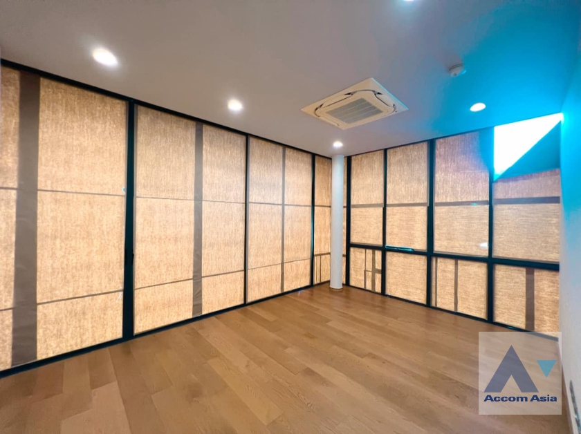 7  5 br House For Sale in Ratchadaphisek ,Bangkok MRT Phetchaburi at House AA36726