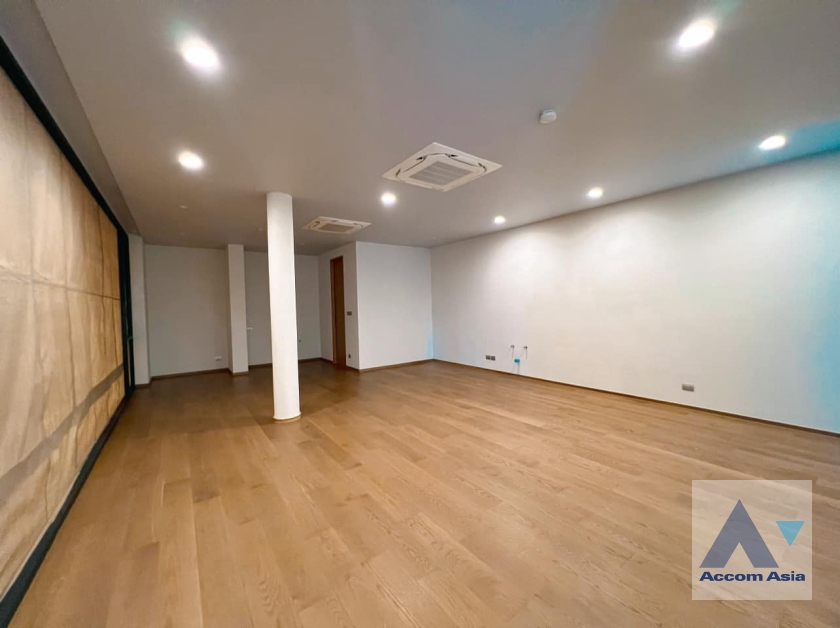 8  5 br House For Sale in Ratchadaphisek ,Bangkok MRT Phetchaburi at House AA36726