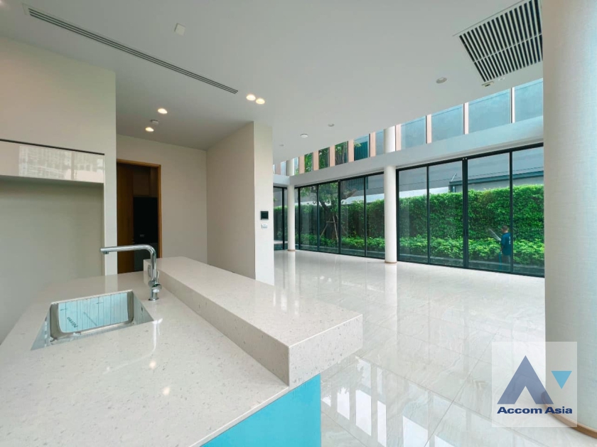  1  5 br House For Sale in Ratchadaphisek ,Bangkok MRT Phetchaburi at House AA36726