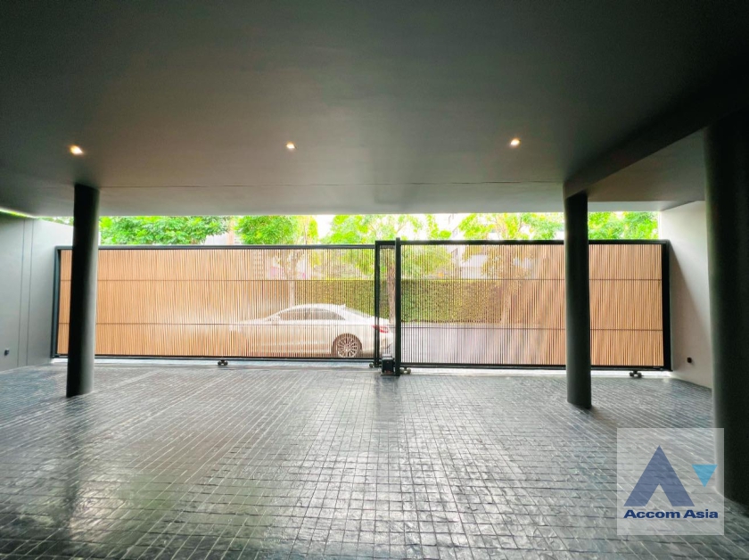 13  5 br House For Sale in Ratchadaphisek ,Bangkok MRT Phetchaburi at House AA36726