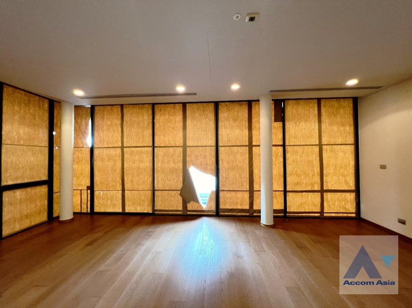 12  5 br House For Sale in Ratchadaphisek ,Bangkok MRT Phetchaburi at House AA36726