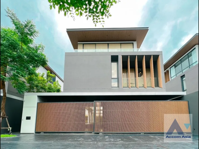  2  5 br House For Sale in Ratchadaphisek ,Bangkok MRT Phetchaburi at House AA36726