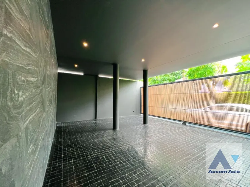 15  5 br House For Sale in Ratchadaphisek ,Bangkok MRT Phetchaburi at House AA36726