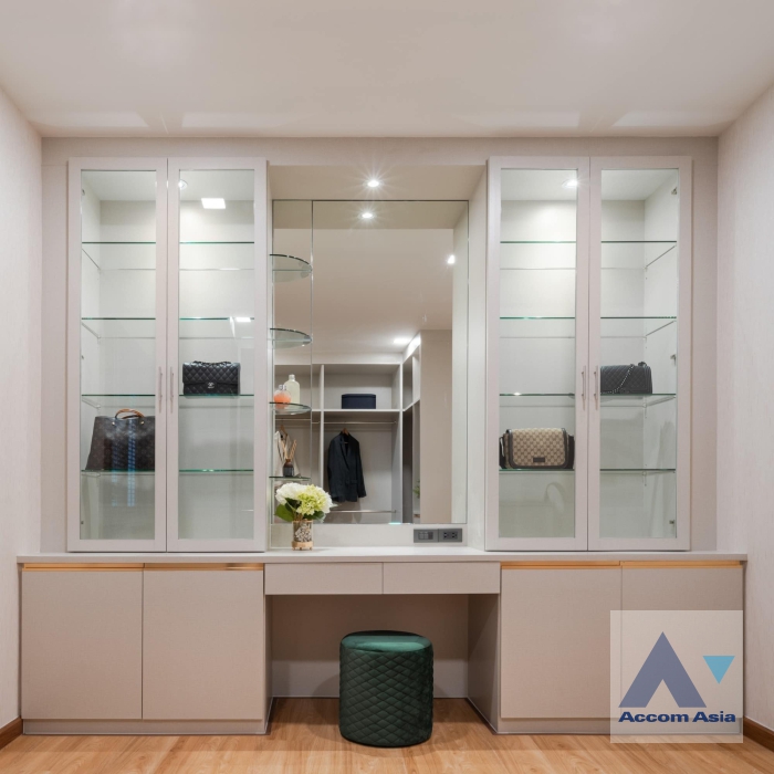 9  2 br Townhouse For Sale in Ratchadaphisek ,Bangkok MRT Lat Phrao AA36730