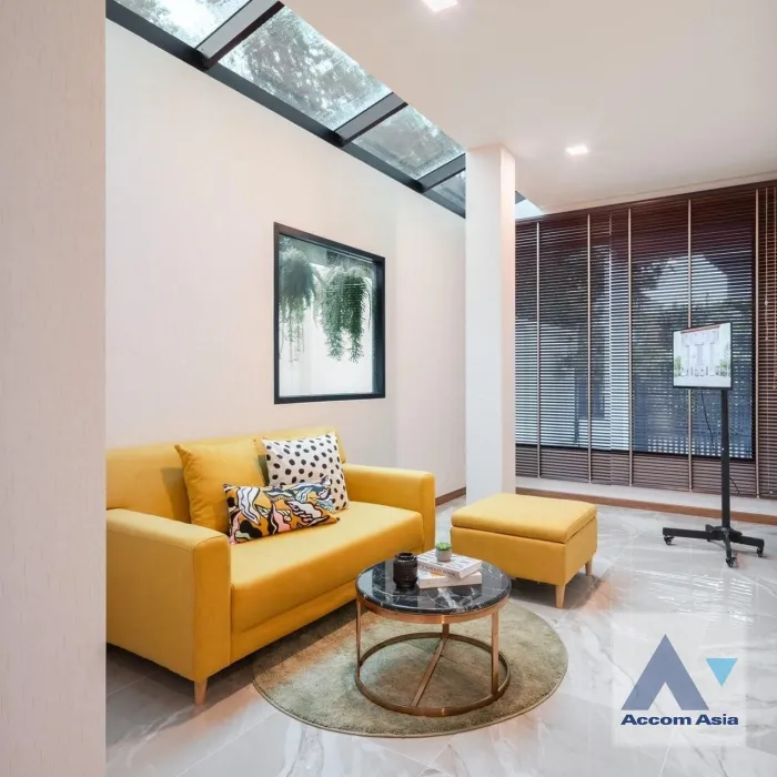  1  2 br Townhouse For Sale in Ratchadaphisek ,Bangkok MRT Lat Phrao AA36730