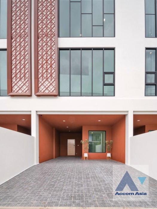  2  2 br Townhouse For Sale in Ratchadaphisek ,Bangkok MRT Lat Phrao AA36732