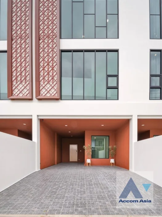 2  2 br Townhouse For Sale in Ratchadaphisek ,Bangkok MRT Lat Phrao AA36732