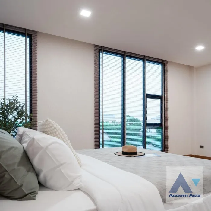 8  2 br Townhouse For Sale in Ratchadaphisek ,Bangkok MRT Lat Phrao AA36732