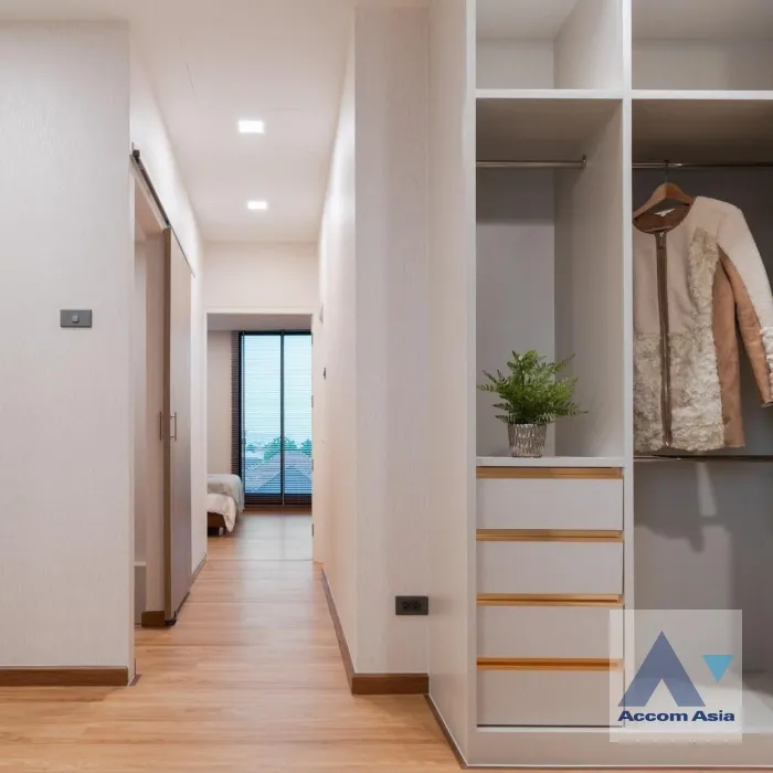 10  2 br Townhouse For Sale in Ratchadaphisek ,Bangkok MRT Lat Phrao AA36732