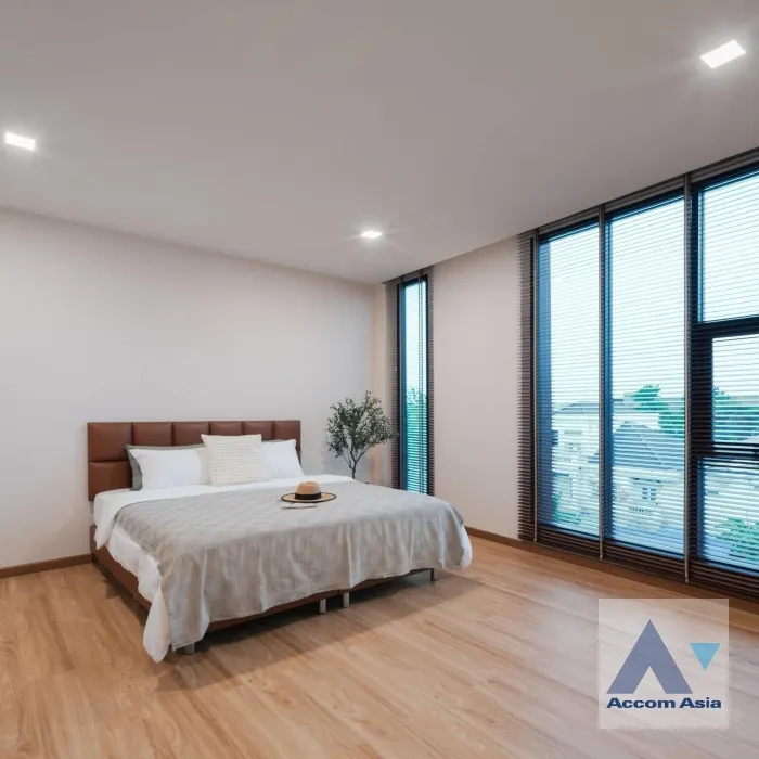 7  2 br Townhouse For Sale in Ratchadaphisek ,Bangkok MRT Lat Phrao AA36735