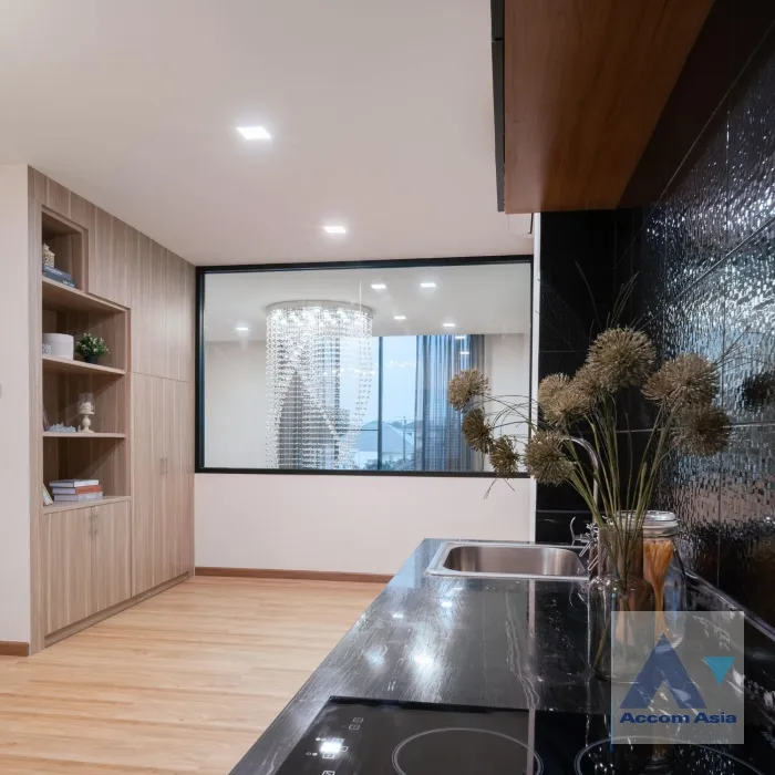 6  2 br Townhouse For Sale in Ratchadaphisek ,Bangkok MRT Lat Phrao AA36738