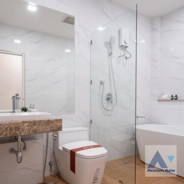 11  2 br Townhouse For Sale in Ratchadaphisek ,Bangkok MRT Lat Phrao AA36738