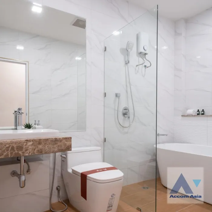 11  2 br Townhouse For Sale in Ratchadaphisek ,Bangkok MRT Lat Phrao AA36738