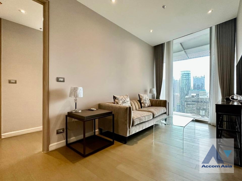  2  1 br Condominium For Sale in Ploenchit ,Bangkok BTS Ratchadamri at Magnolias Ratchadamri Boulevard AA36743