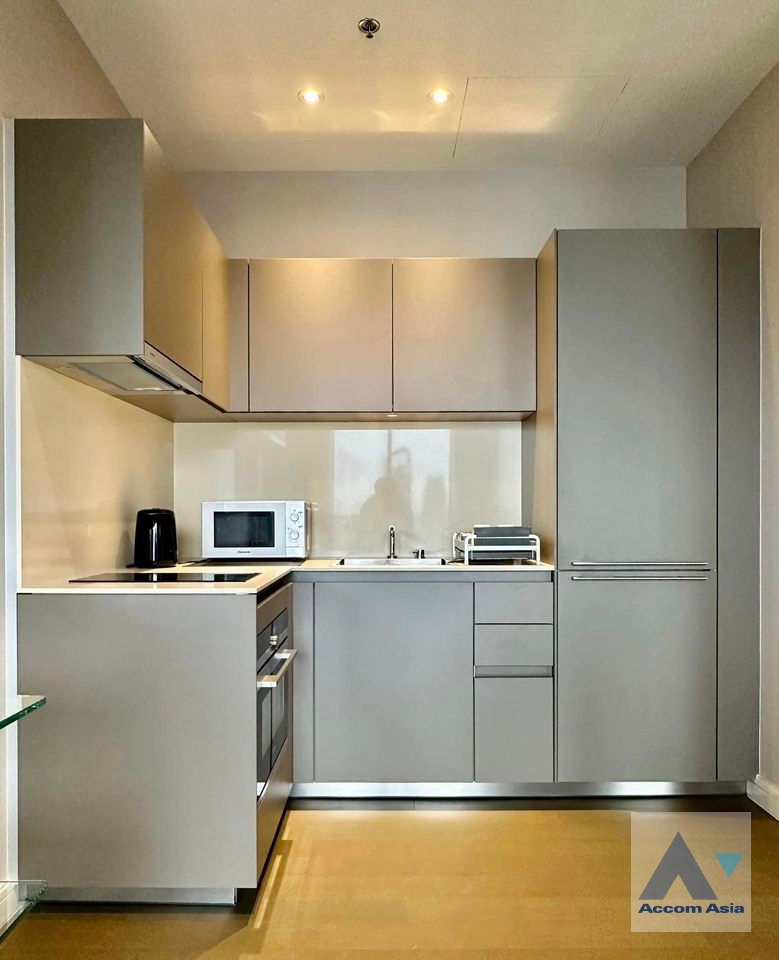 4  1 br Condominium For Sale in Ploenchit ,Bangkok BTS Ratchadamri at Magnolias Ratchadamri Boulevard AA36743