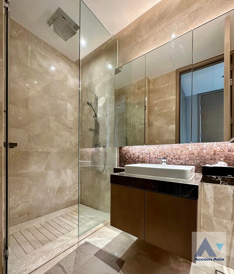 7  1 br Condominium For Sale in Ploenchit ,Bangkok BTS Ratchadamri at Magnolias Ratchadamri Boulevard AA36743