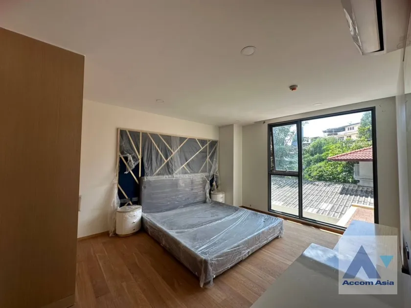 unit 3 Bedrooms  Apartment For Rent in Sukhumvit, Bangkok  near BTS Phrom Phong (AA36760)